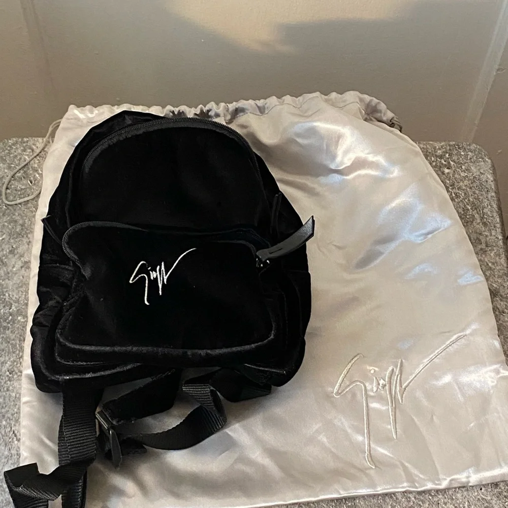Authentic backpack - Picture 3 of 3